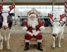 Le Père Noël répond aux questions des enfants pour les Producteurs de lait du Québec