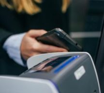 Un quart des adultes québécois utilise désormais le paiement mobile en magasin