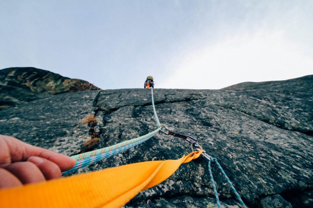 L’attribut alt de cette image est vide, son nom de fichier est rock-climbing-1283693_1280-1024x682.jpg.