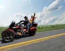 Cossette et Can-Am célèbrent la liberté à 60 ans