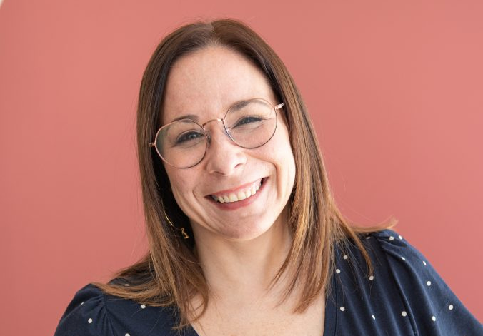 L’attribut alt de cette image est vide, son nom de fichier est Julie-Therrien.png.