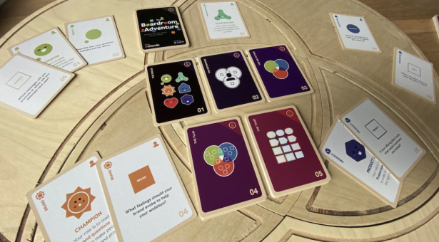 Et si un jeu de cartes permettait de se familiariser à la co-construction en équipe ?