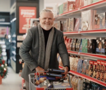 Les Invisibles s’inspirent des films du temps des Fêtes pour la nouvelle campagne de Jean Coutu