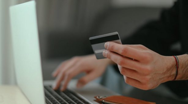 « La ligne de départ a changé », comment l&rsquo;IA générative bouleverse le commerce en ligne