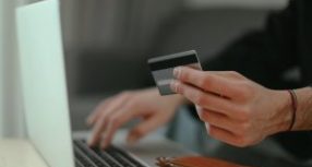 « La ligne de départ a changé », comment l&rsquo;IA générative bouleverse le commerce en ligne