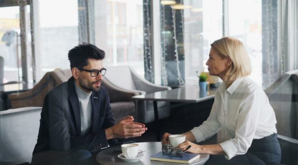 Les techniques pour développer son écoute active et améliorer ses compétences en vente