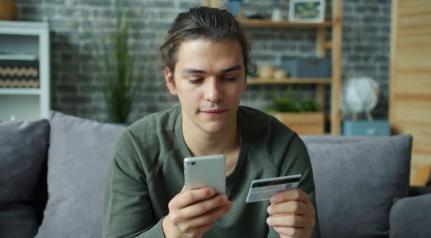 Le commerce en ligne a atteint un sommet historique en 2025 au Québec