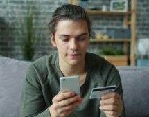 Le commerce en ligne a atteint un sommet historique en 2025 au Québec