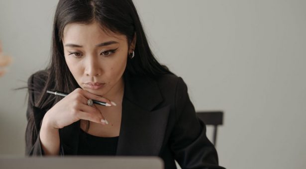 Le paradoxe de la productivité avec l&rsquo;IA : Pourquoi les entreprises ne perçoivent pas son impact ?