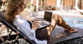 « Bleisure » : quelle est cette tendance qui mêle déplacement professionnel et… vacances ?