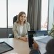 Et si la baisse de l'emploi des juniors provenait moins de l'IA que... du télétravail ?